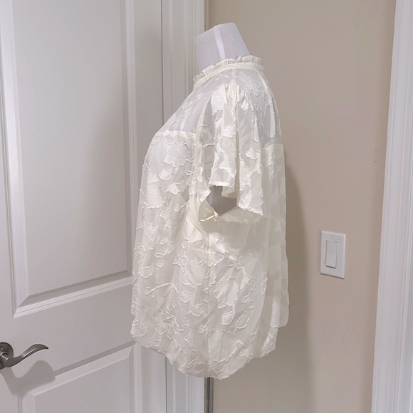 NWT Torrid Chiffon Clip Floral Bubble Hem Flutter Sleeve Top - Size 1X - Picture 5 of 9